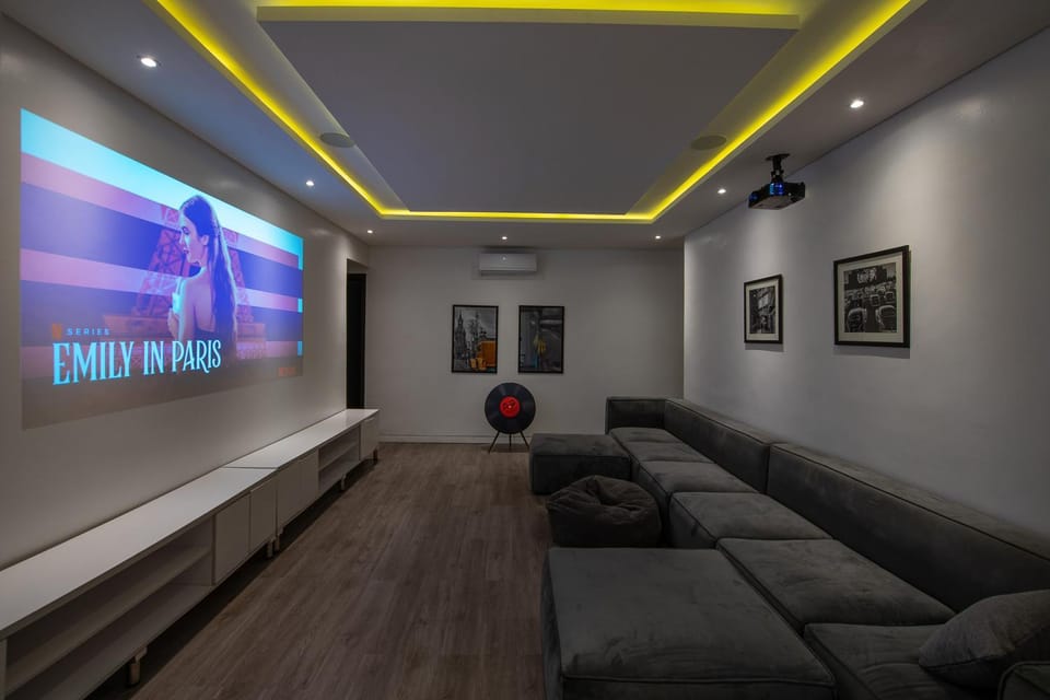 Communal lounge/ TV room, TV and multimedia, Living room, Seating area, Evening entertainment, Swimming pool