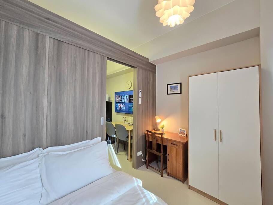 1BR Condotel with Balcony at FAME Residences #FM63 Apartment in Manila City