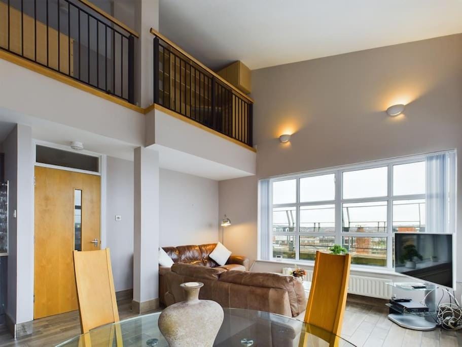 Communal lounge/ TV room