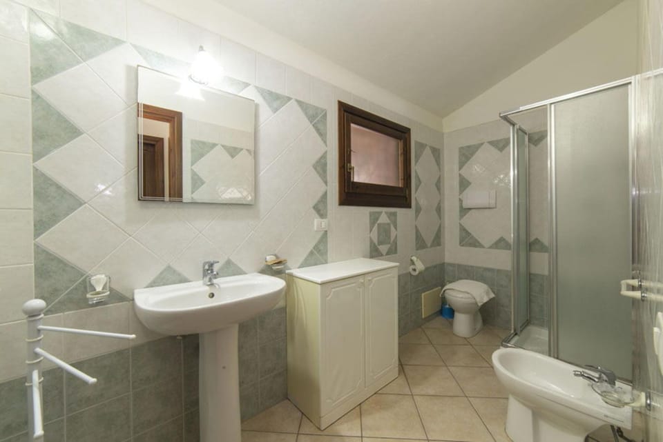 Spring, Summer, Bathroom, Autumn