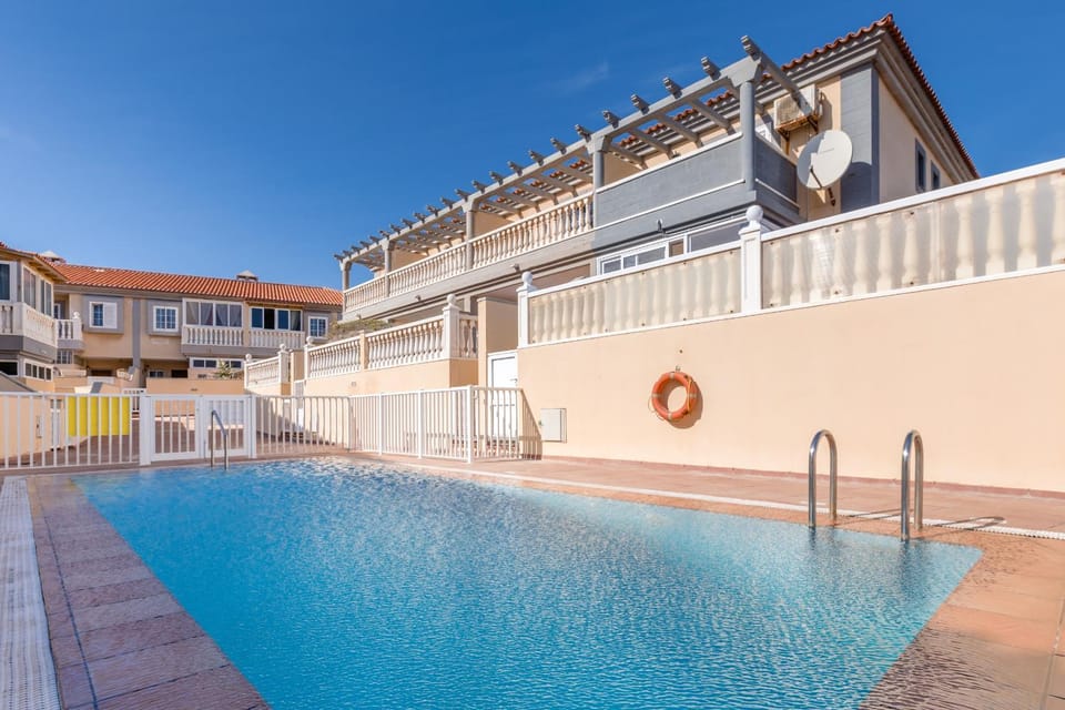 Property building, Day, Swimming pool, Swimming pool