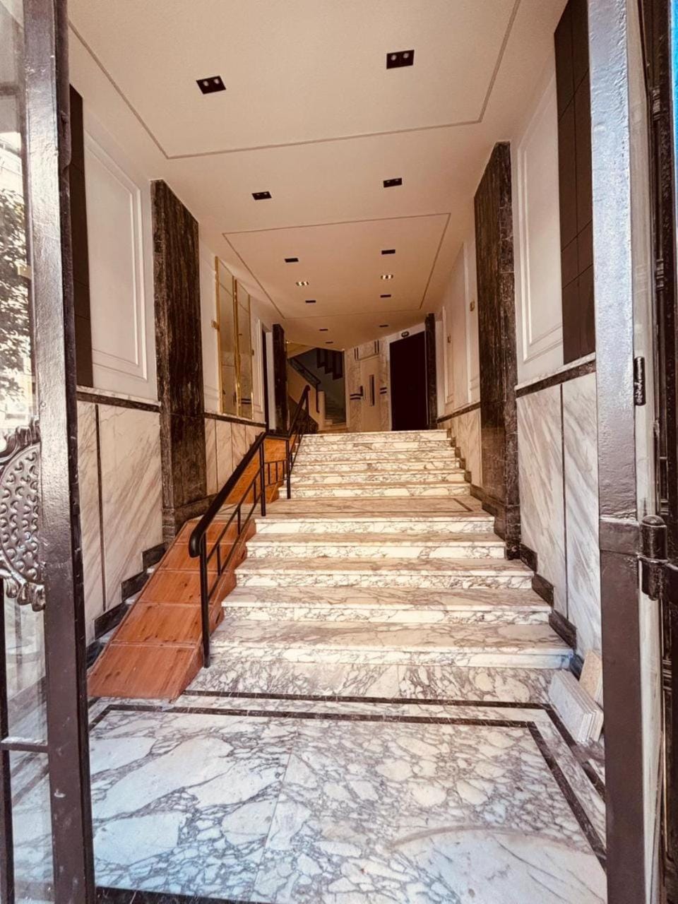 Facade/entrance