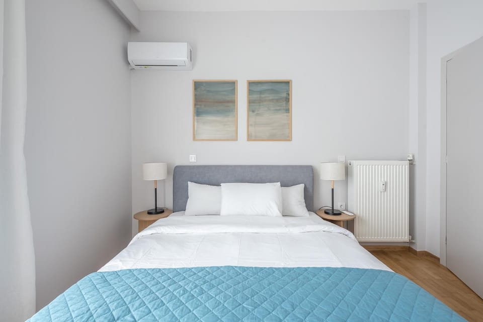 Bed, Photo of the whole room, Bedroom, air conditioner