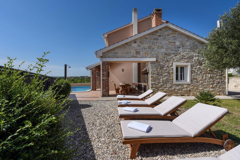 Villa With Heated Pool and Sea View near Zadar Villa in Zadar County