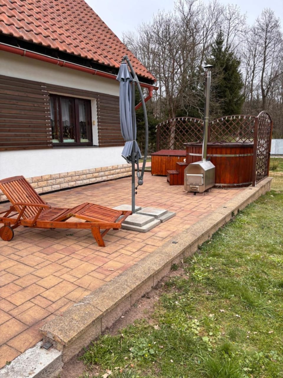 Patio, Day, Garden, sunbed