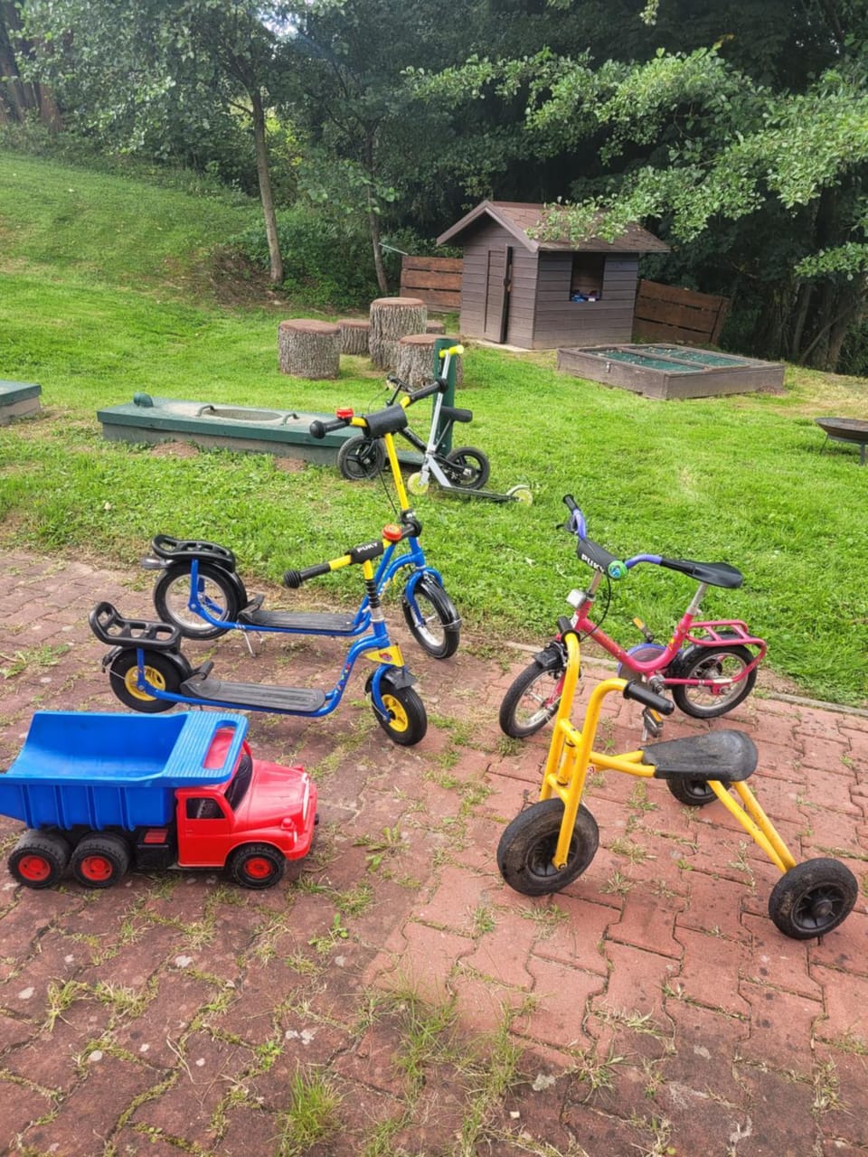 Day, Natural landscape, Children play ground, Garden, Garden view