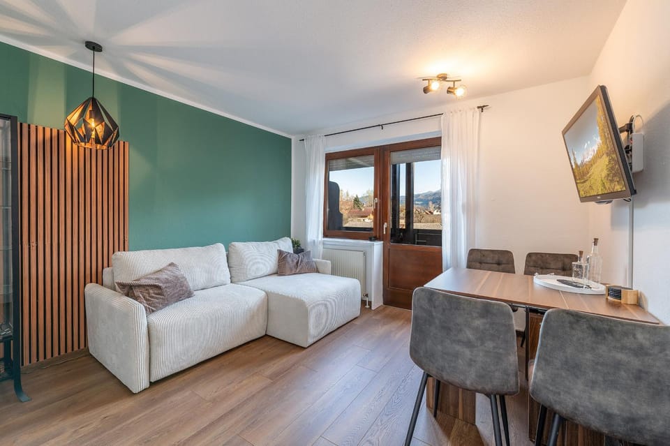TV and multimedia, Living room, Dining area