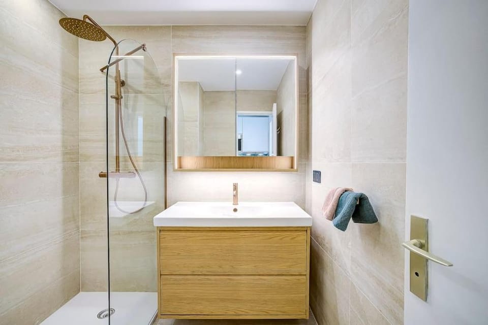 Beau 2 pièces Le Silvaplana 200m des plages Apartment in Antibes