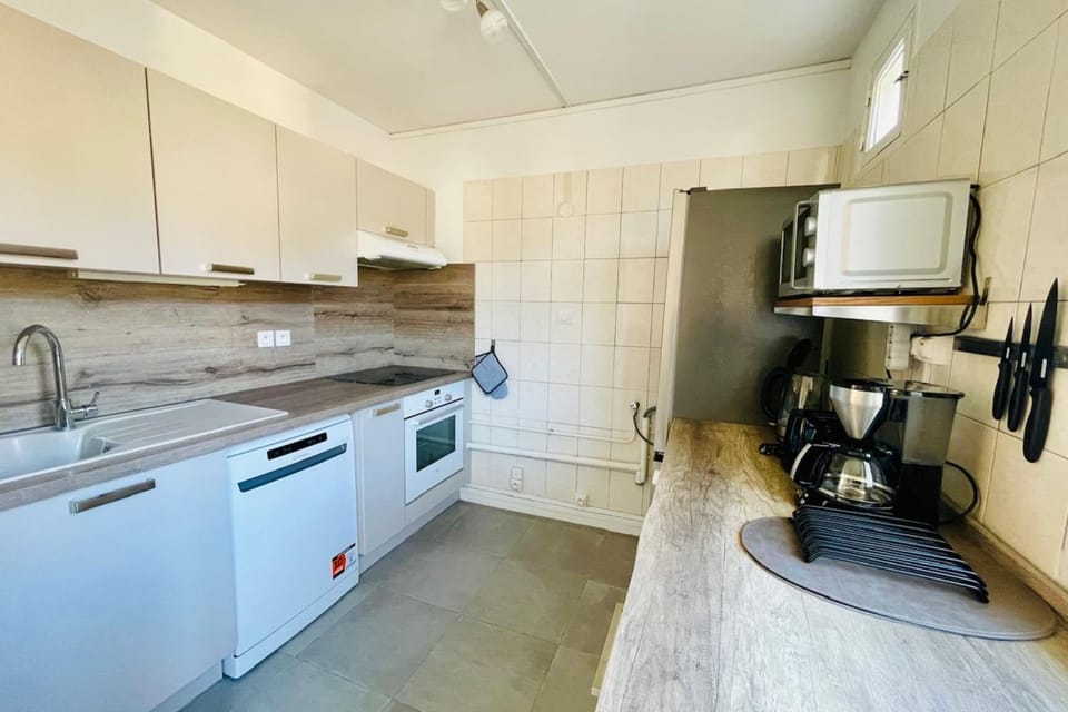 Charming T3 with balcony in the heart of Briançon Apartment in Briançon