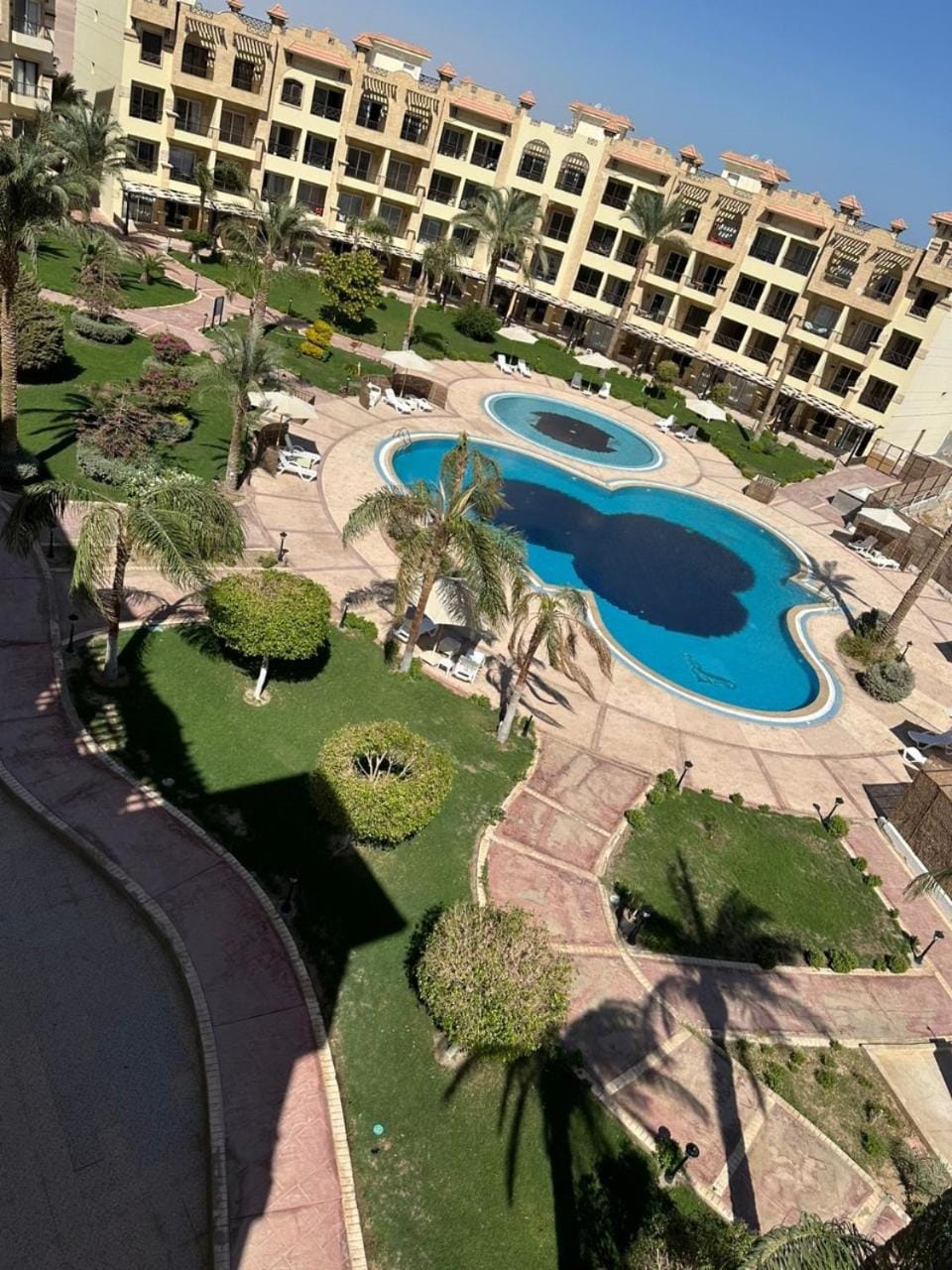 Property building, Spring, Day, Natural landscape, Garden, Garden, Garden view, Pool view, Swimming pool, Swimming pool