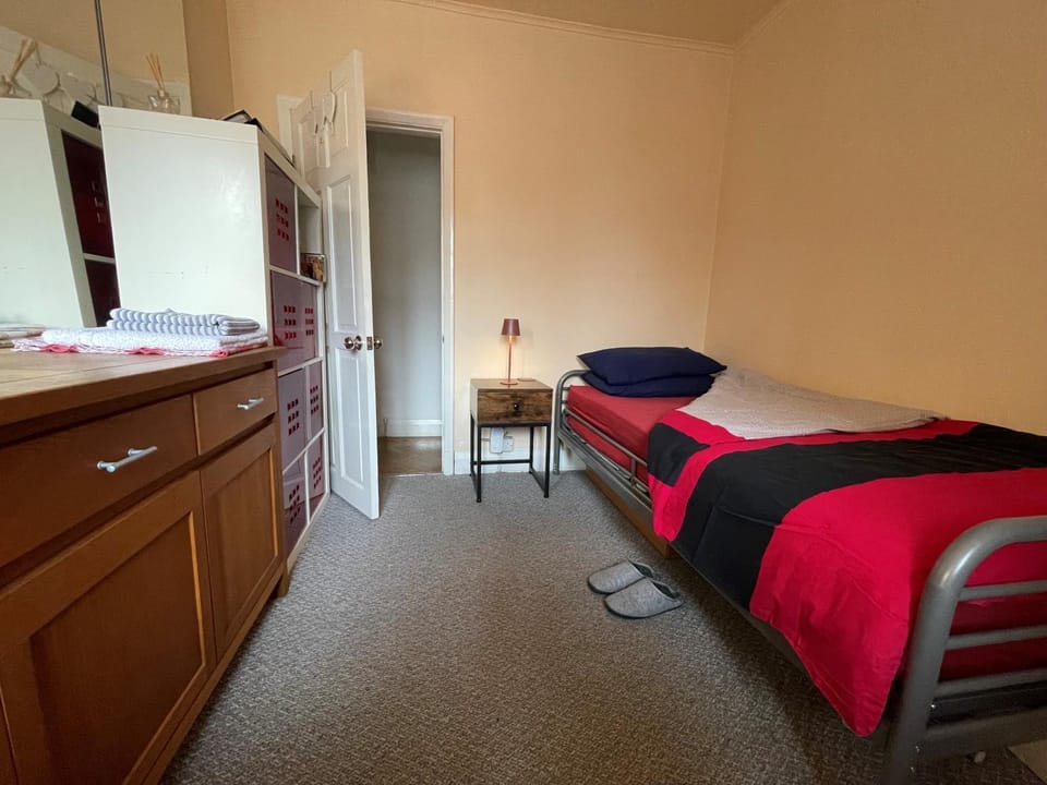 Single room 10 minutes to Central London Vacation rental in London