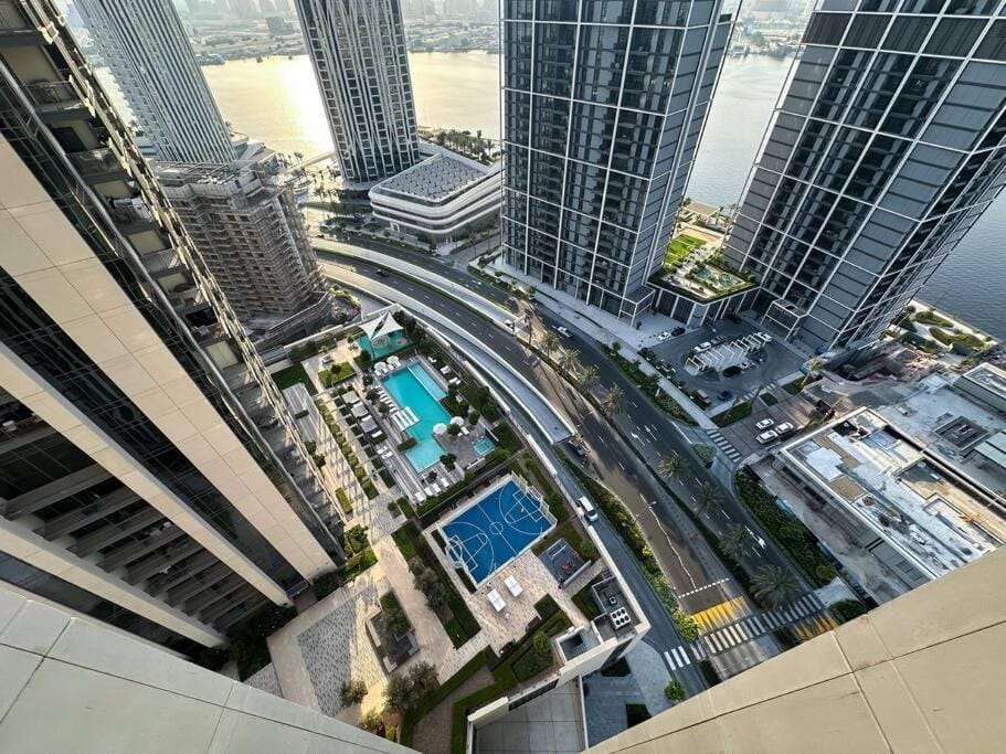 Luxurious 3BR - Pool - Canal View - Kids Play Area Apartment in Dubai