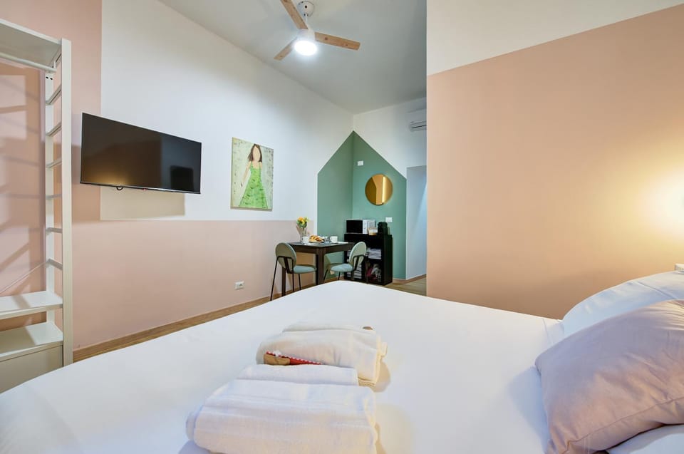 TV and multimedia, Dining area, Bedroom