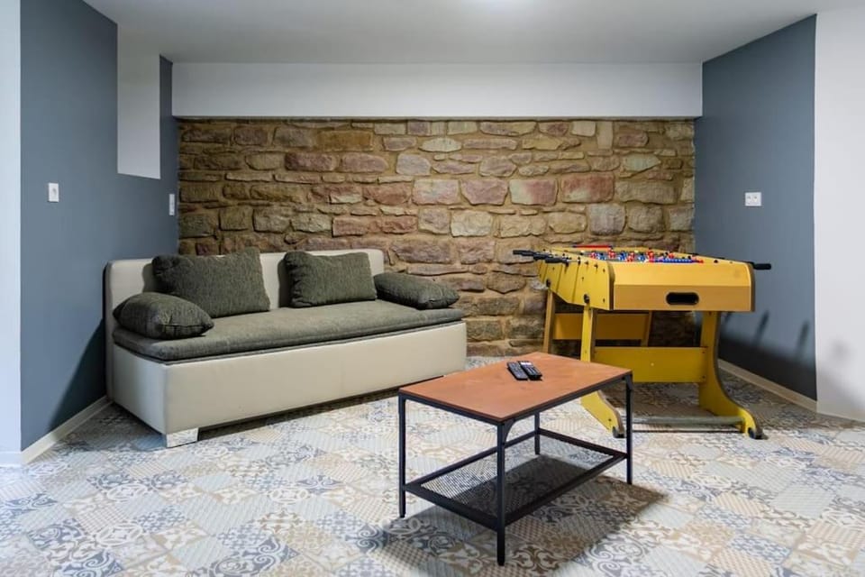 Game Room, Living room