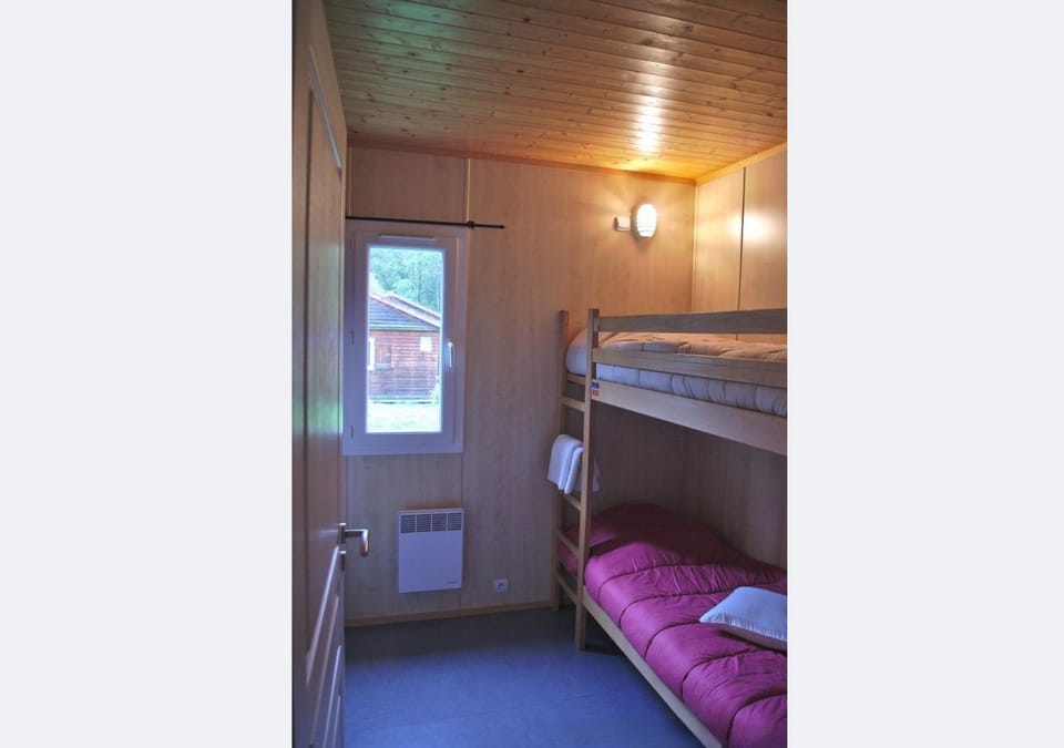 Bedroom, bunk bed