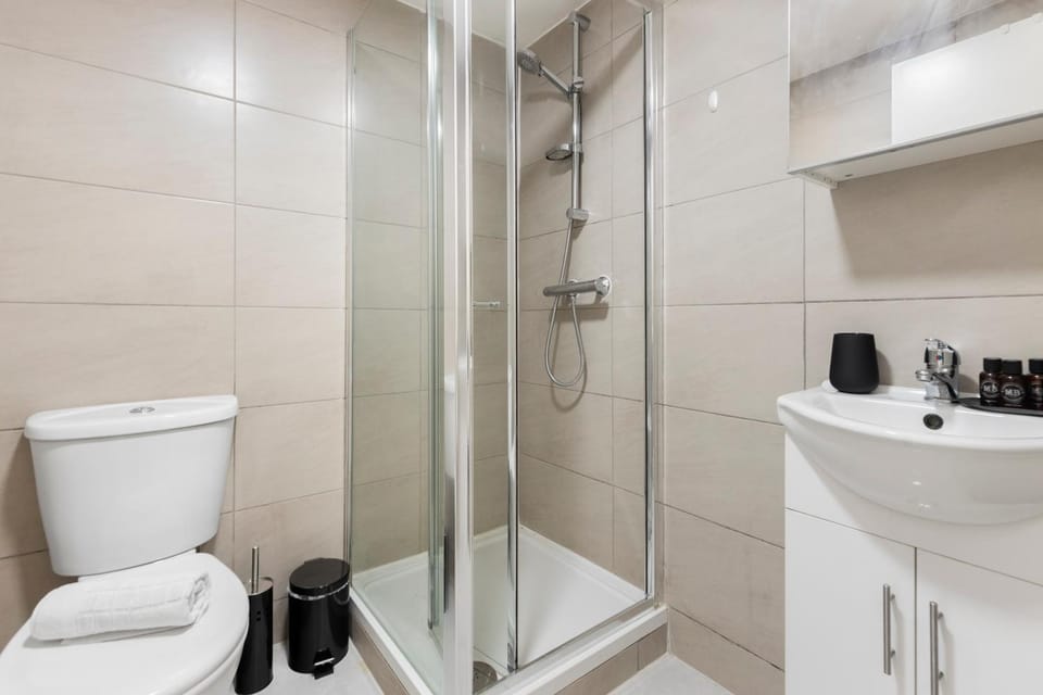 Shower, Toilet, Bathroom