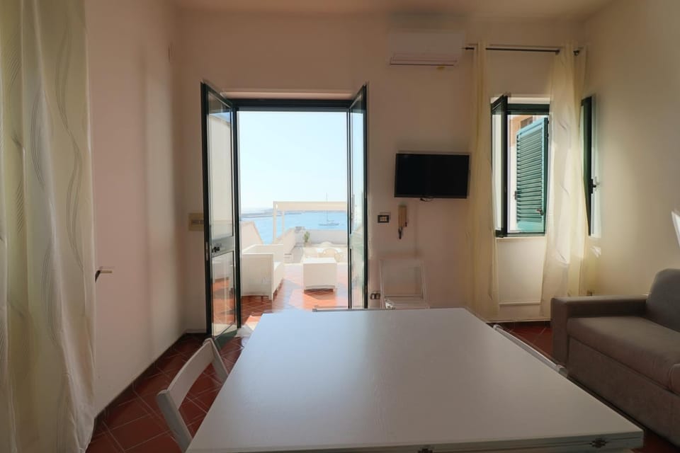 Holiday House Giulia Otranto Sea Front House in Otranto