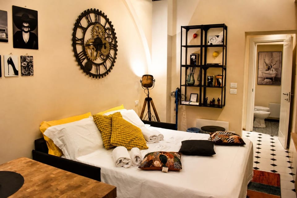 Bed, Living room, Photo of the whole room, Seating area, Bedroom
