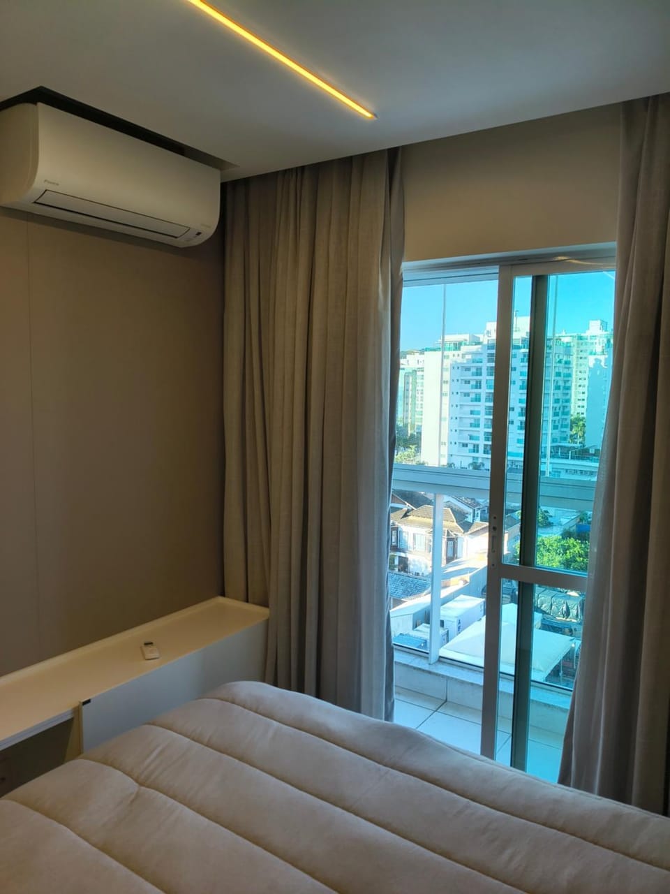 Photo of the whole room, air conditioner