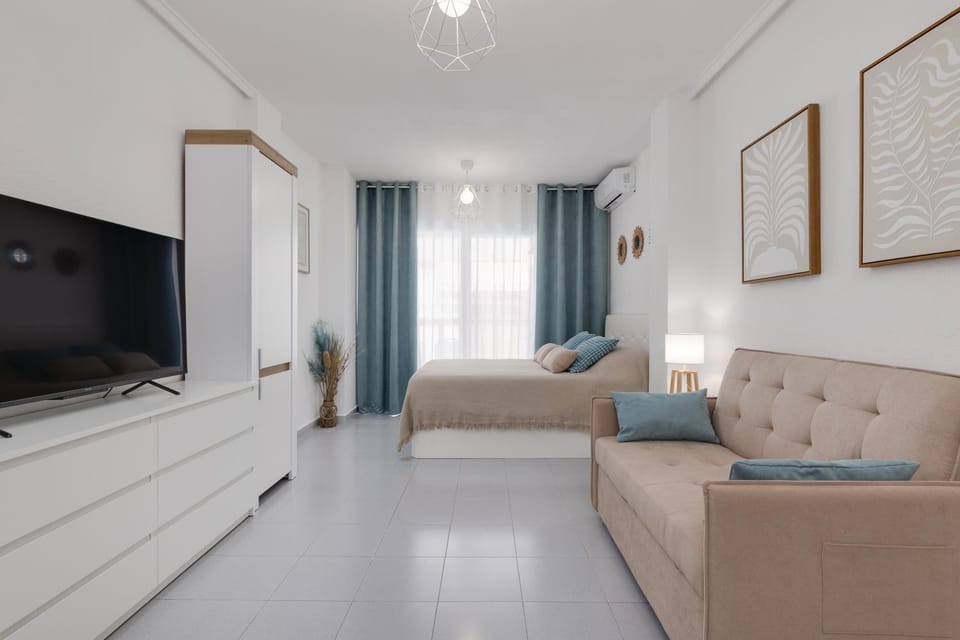 Communal lounge/ TV room, TV and multimedia, Living room