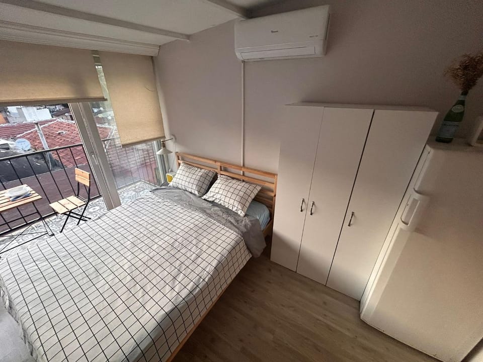 Bed, Bedroom, internet, wardrobe, air conditioner