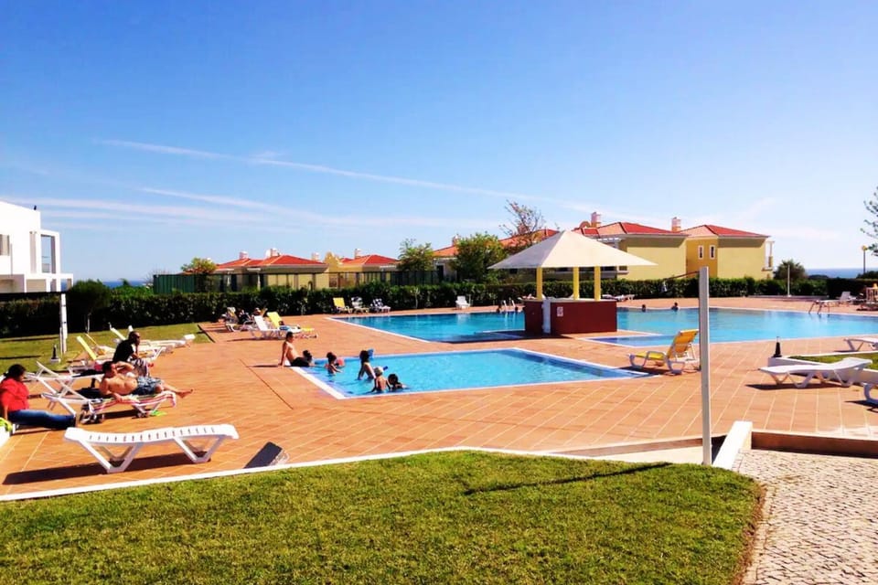 Day, Pool view, Swimming pool, sunbed