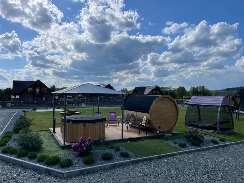 Lawendowa Kudowa - Apartamenty z dostępem do sauny i jacuzzi, z ogrodem blisko centrum Bed and Breakfast in Lower Silesian Voivodeship