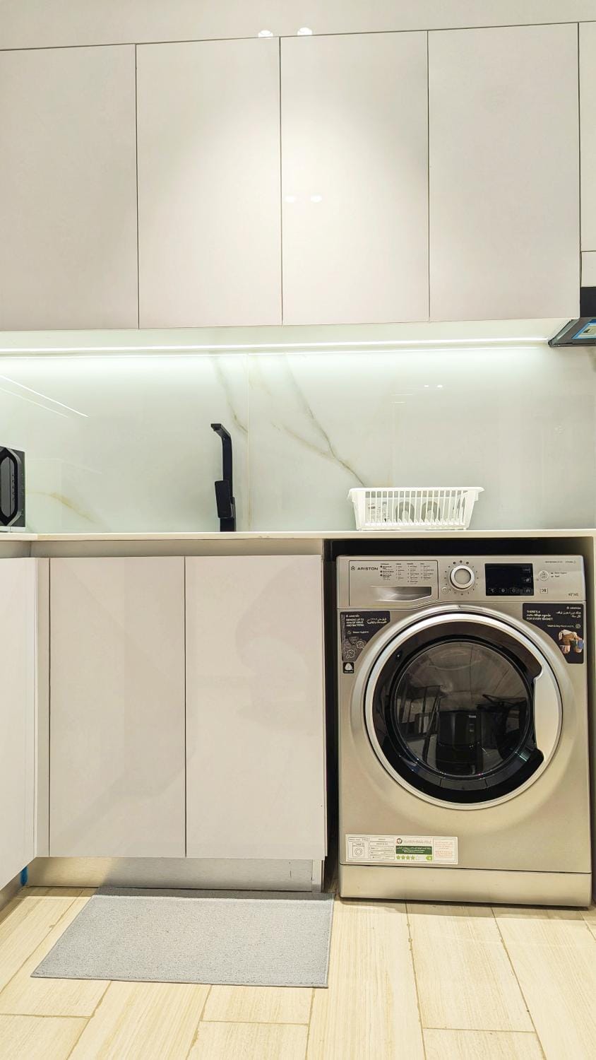 Kitchen or kitchenette, washing machine