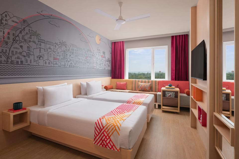 Bed, TV and multimedia, Photo of the whole room, Seating area, Bedroom