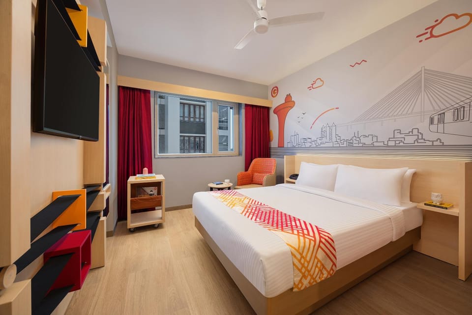 Bed, TV and multimedia, Photo of the whole room, Bedroom