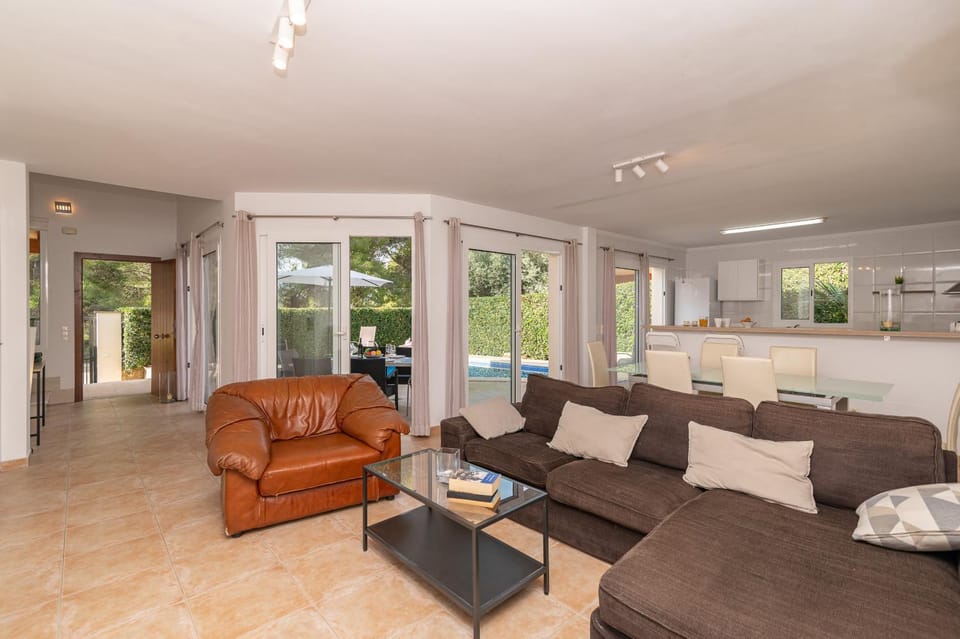 Communal lounge/ TV room, Living room