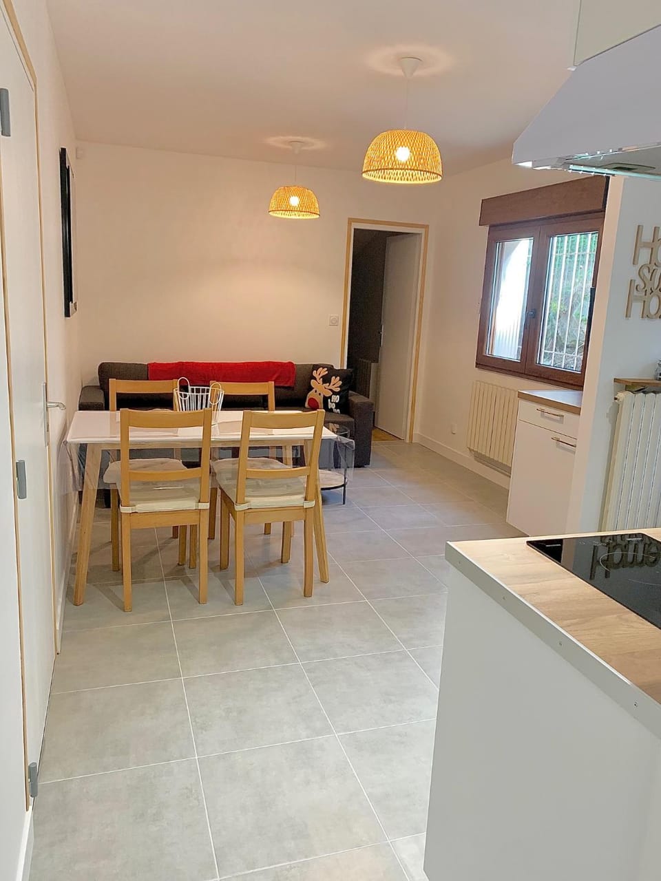 Kitchen or kitchenette, Living room, Seating area, Dining area, oven, stove