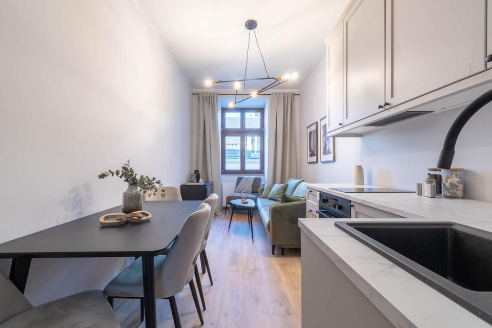 Kitchen or kitchenette, Dining area, stove