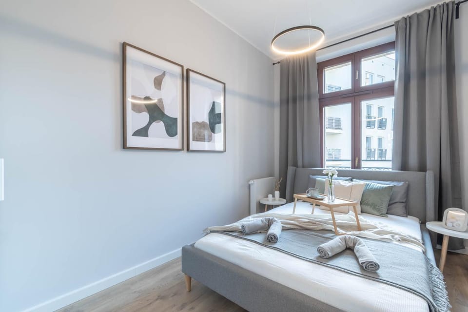 Bed, Living room, Photo of the whole room, Seating area, Bedroom