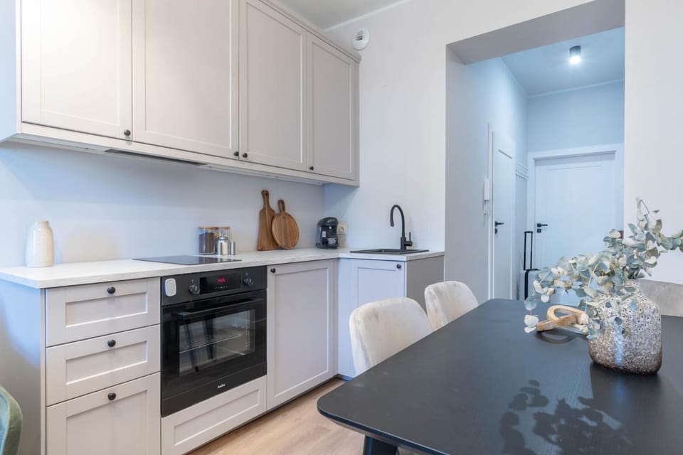 Kitchen or kitchenette, Dining area, stove