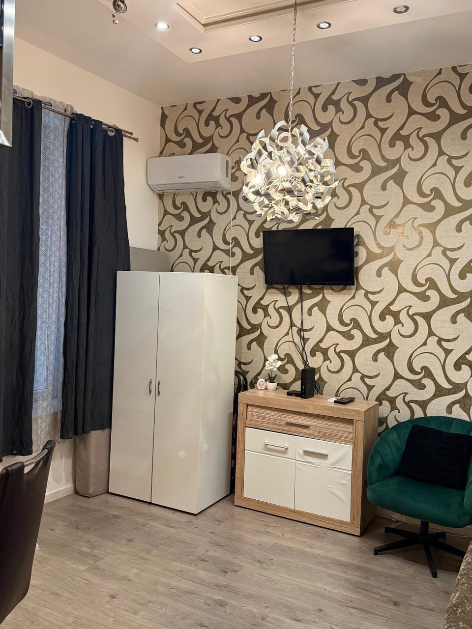 Roland Apartman Downtown - Almassy Apartment in Budapest