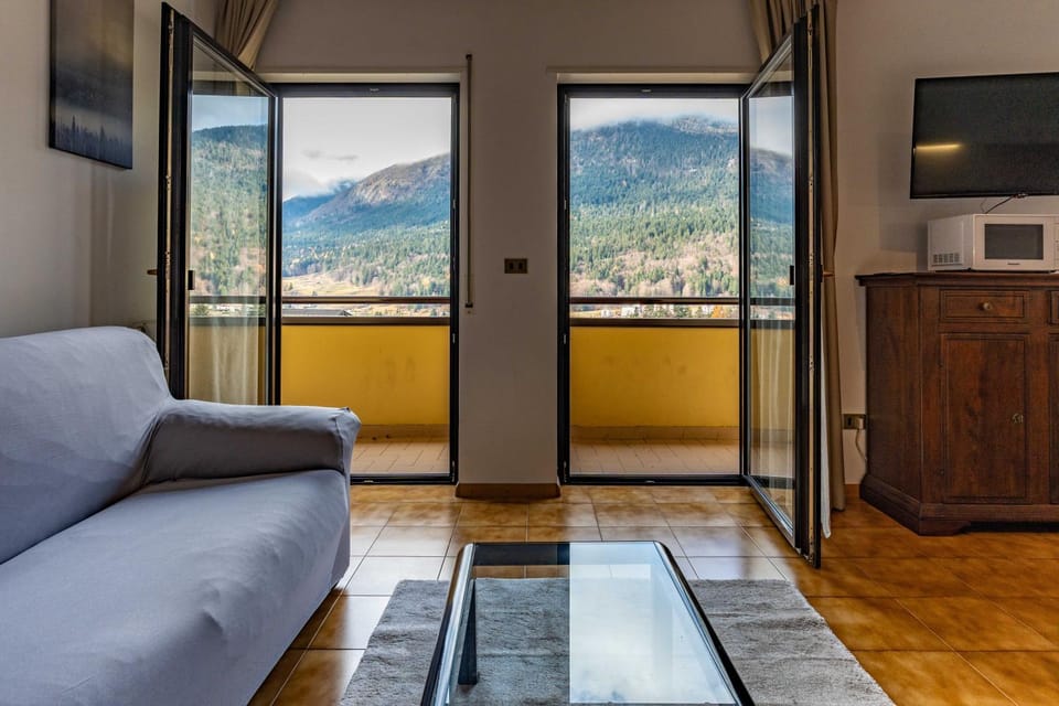 Natural landscape, TV and multimedia, Living room, Seating area, Mountain view