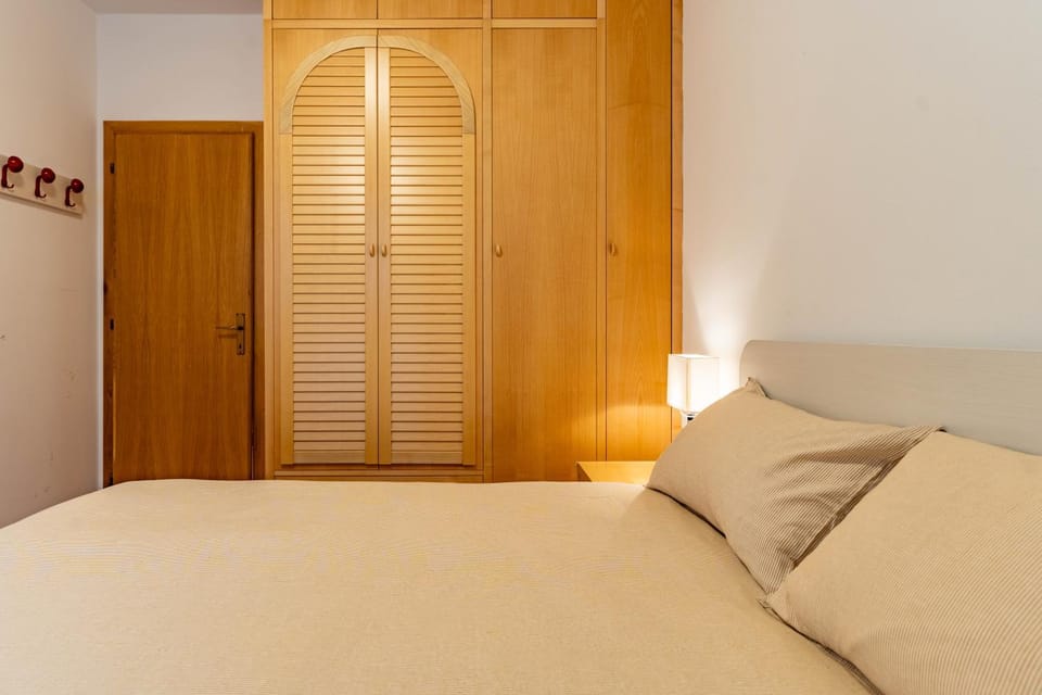 Bed, Photo of the whole room, Bedroom, wardrobe