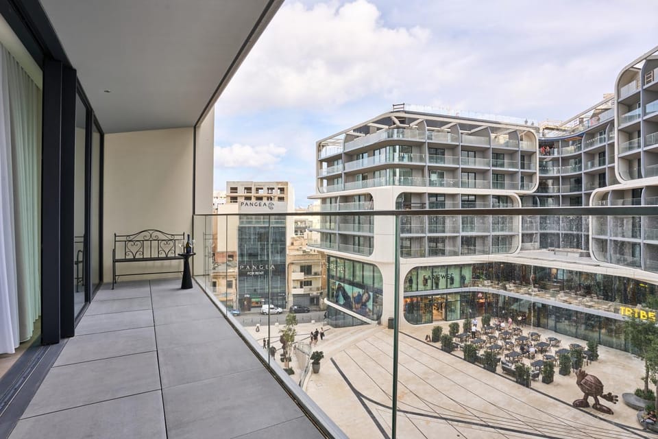 View (from property/room), Balcony/Terrace, Balcony/Terrace, City view