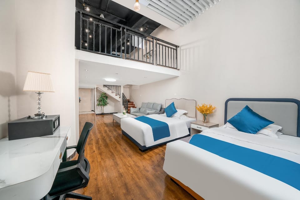 Bed, Living room
