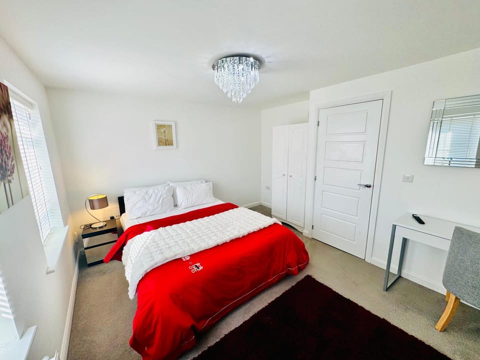 Bed, Photo of the whole room, Bedroom, wardrobe