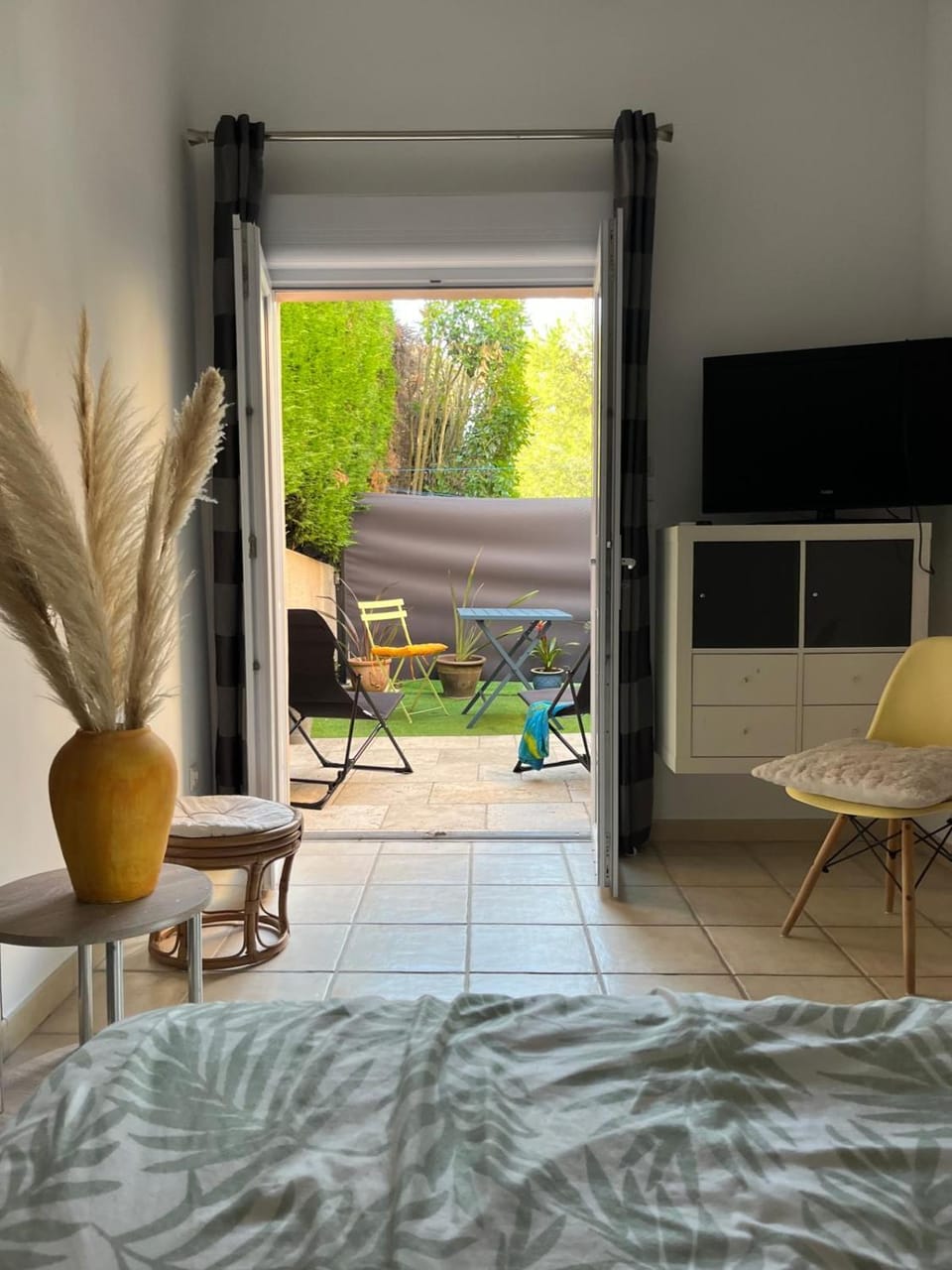Patio, TV and multimedia, Garden view