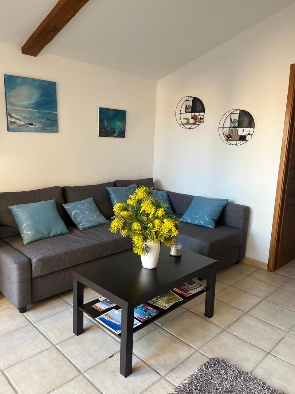 Living room, Seating area