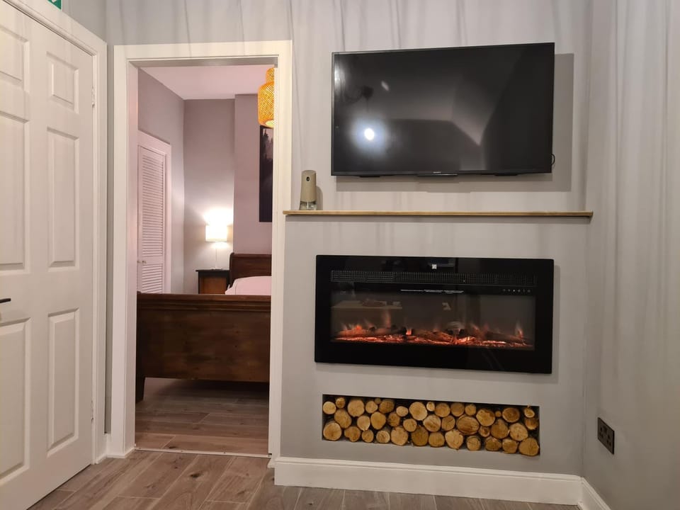 TV and multimedia, fireplace