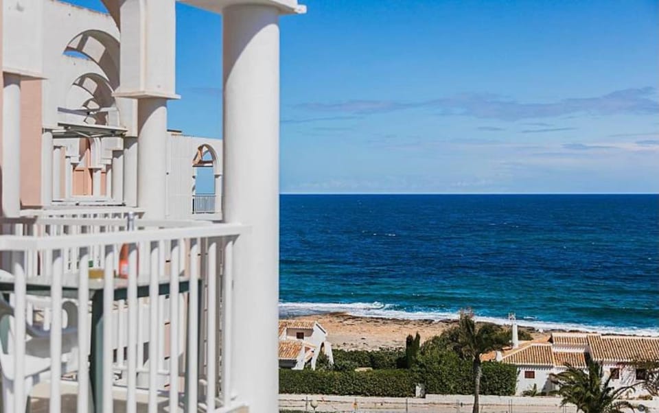 Bonito Apartamento en Frente del Mar Apartment in Marina Alta