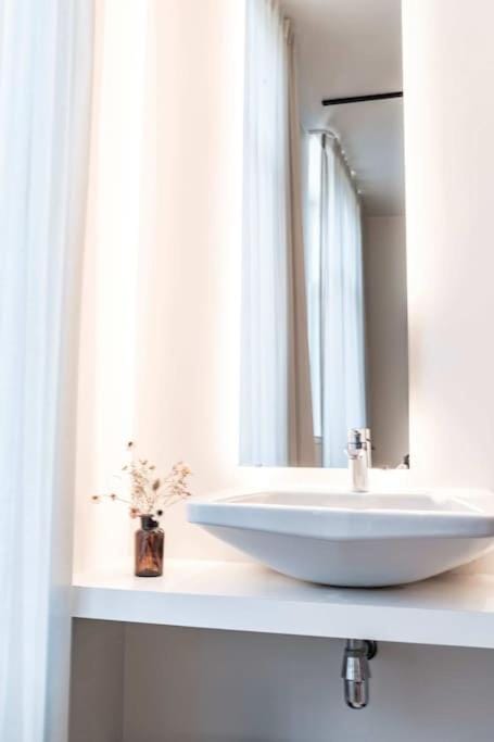 Charming Studio Retreat for Two in Central Ghent Apartment in Ghent