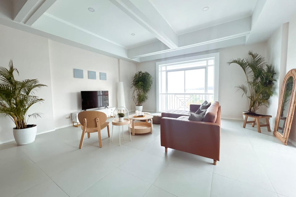 Communal lounge/ TV room, TV and multimedia, Living room, Seating area, Evening entertainment