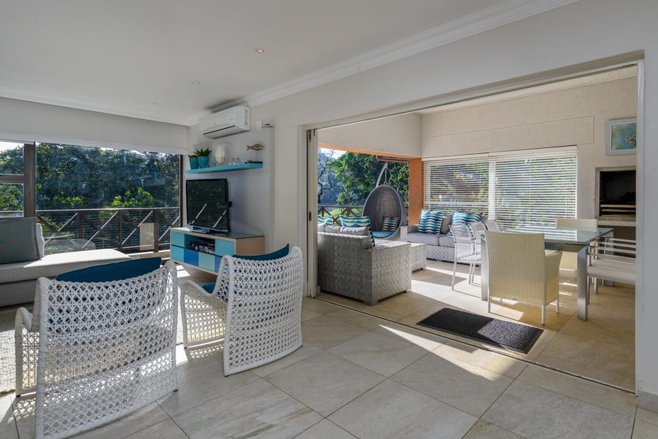 Patio, Living room