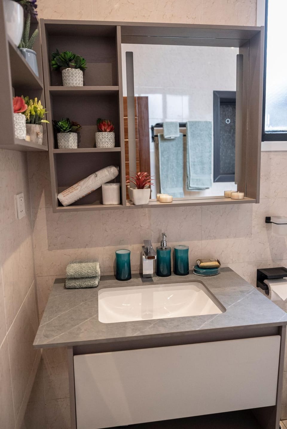Bathroom, towels