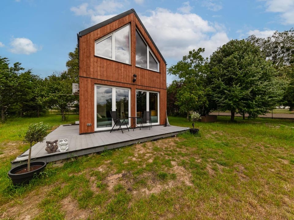 Property building, Day, Natural landscape, Garden, Garden view